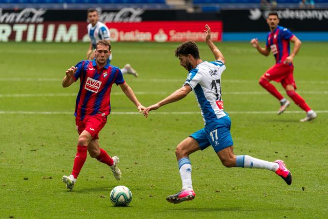 中国篮协官方:周琦加盟广东队 赵睿加盟新疆队